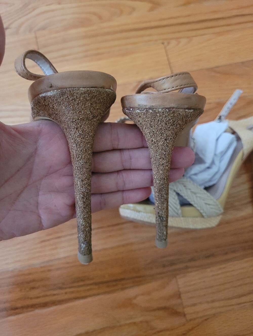 2 Pairs Of Vince Camuto Camryn 8.5 9 Woven Strap Tan & Gold Women’s Sandals - Picture 4 of 5